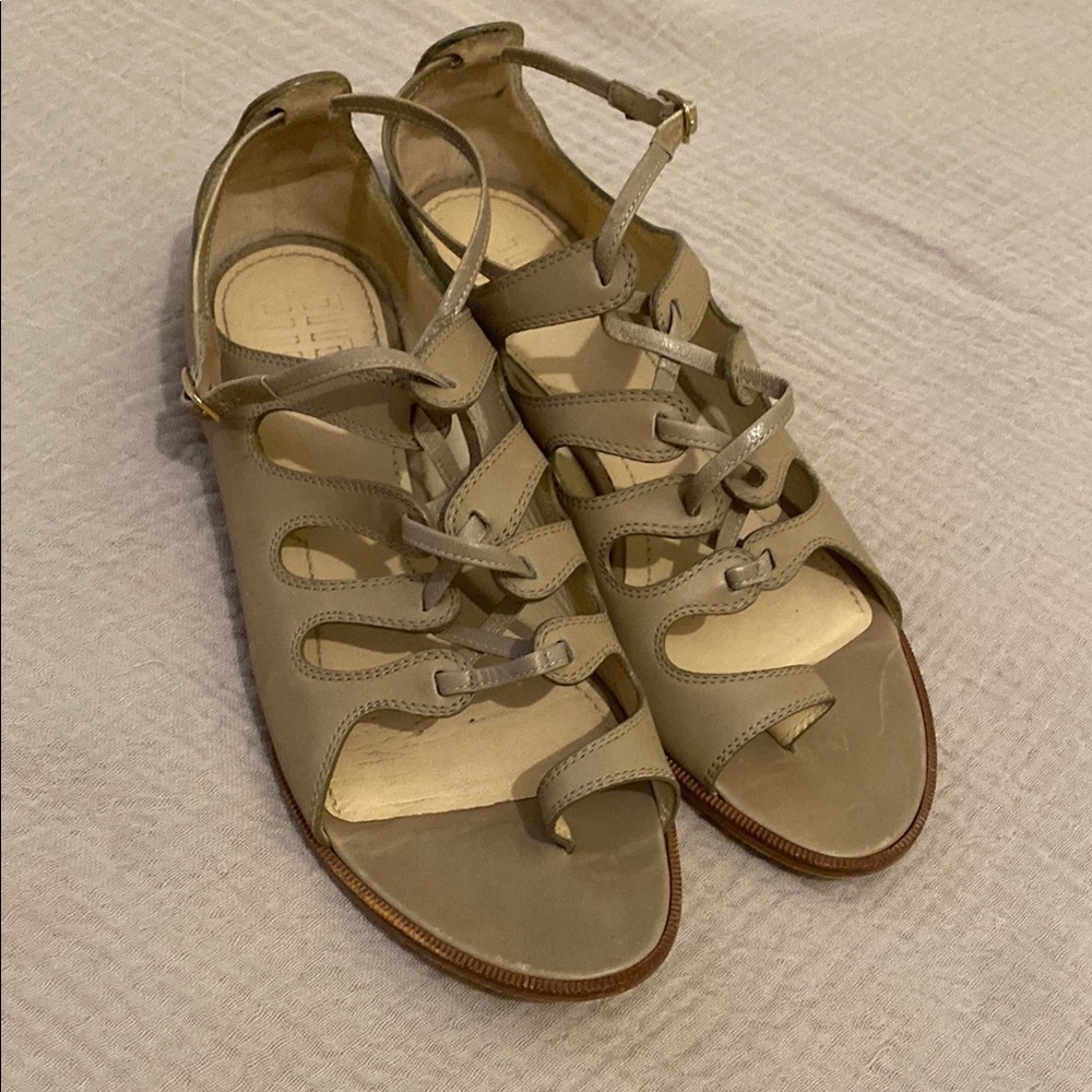 GIVENCHY Made in Italy Elegant Tan Women's Sandals. Size 39 - Picture 7 of 7